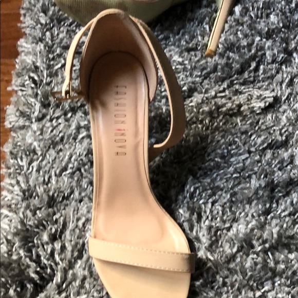 High heels - Picture 3 of 5